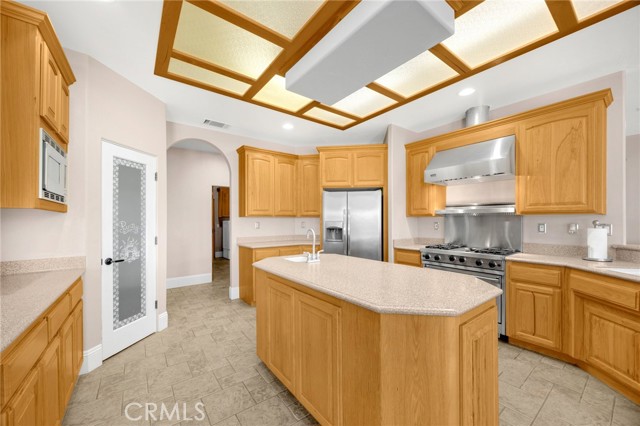 8277 Macron Street, Oak Hills CA: https://media.crmls.org/medias/f52cac42-6ad9-42c3-9763-21bbd49a7743.jpg