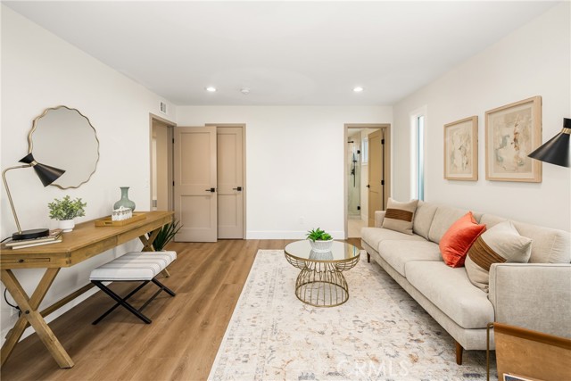 9802 Effingham Drive, Huntington Beach CA: https://media.crmls.org/medias/f52d3884-0965-451f-9b43-72c31e165583.jpg