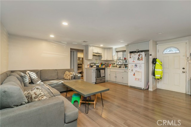 Detail Gallery Image 23 of 26 For 11936 Neenach, Sun Valley,  CA 91352 - 6 Beds | 3 Baths