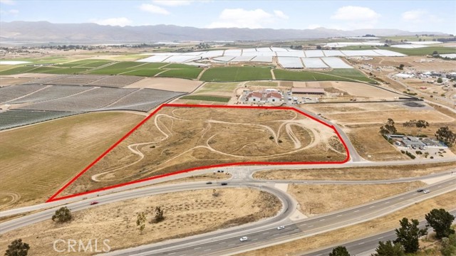 3920 S US Highway 101, Santa Maria CA: https://media.crmls.org/medias/f52df12a-bb71-49e3-b4a3-1d0d3a619513.jpg