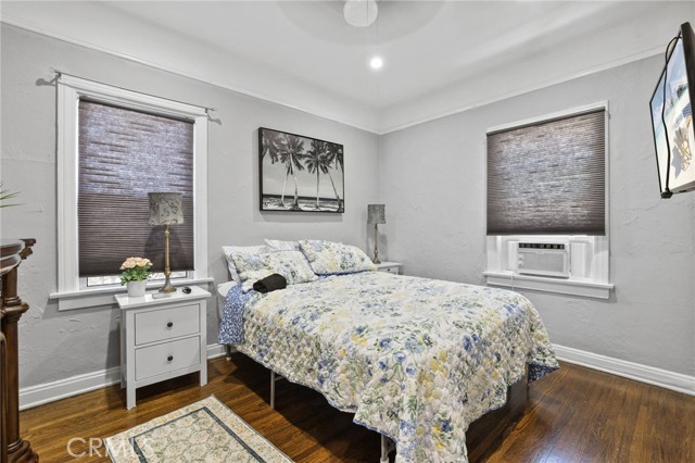 932 Coronado Avenue, Long Beach CA: https://media.crmls.org/medias/f52e7748-a176-4bfc-9b63-c73ae454d581.jpg
