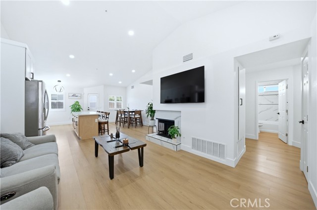 Detail Gallery Image 3 of 44 For 7652 Plumaria, Fontana,  CA 92336 - 3 Beds | 2 Baths