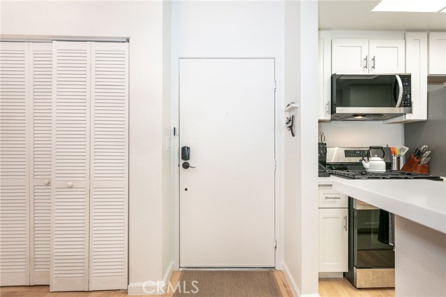 Detail Gallery Image 9 of 26 For 19350 Sherman #124,  Reseda,  CA 91335 - 1 Beds | 1 Baths