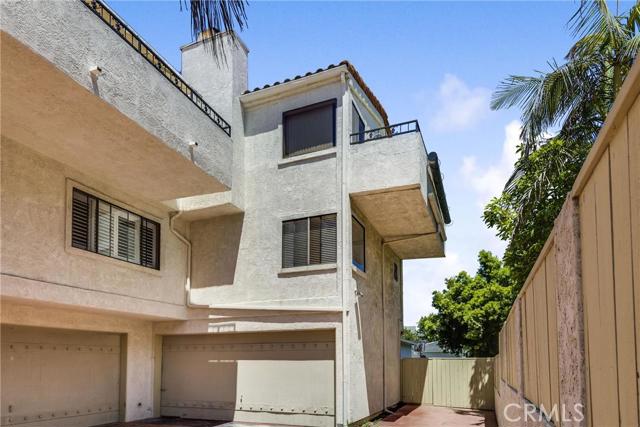 Large rear end unit with balcony and private yard