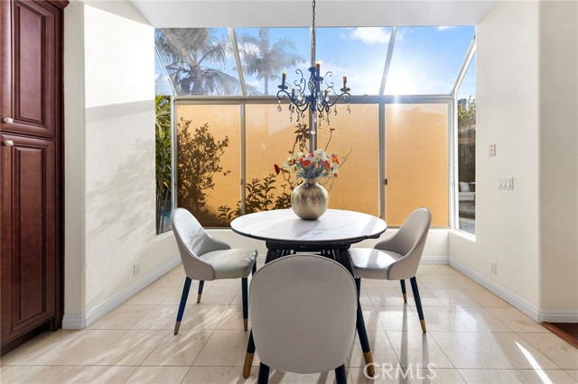 2712 N Roxbury Street, Orange CA: https://media.crmls.org/medias/f531c809-1d22-4cbd-b1d3-1ca6e55baea2.jpg