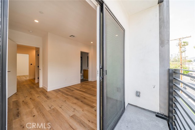 6201 La Mirada Avenue, Los Angeles CA: https://media.crmls.org/medias/f53255ca-1247-4c5e-9afa-38742808b54c.jpg
