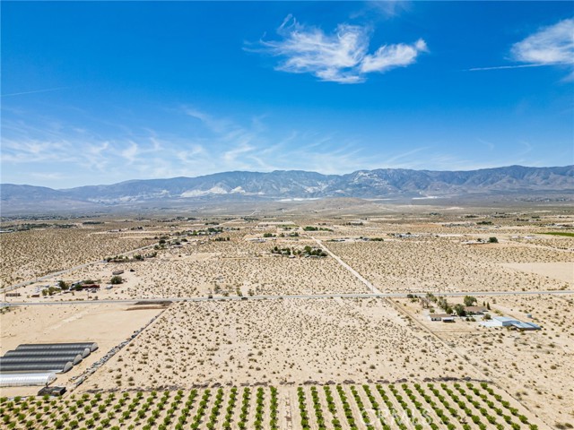 34700 Rabbit Springs Road, Lucerne Valley CA: https://media.crmls.org/medias/f5330357-d489-4bb9-9c56-7af2fdf5eee4.jpg