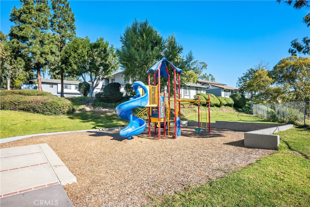 https://media.crmls.org/medias/f53346f9-a43b-4b57-800f-1414b7628d97.jpg?preset=X-Large