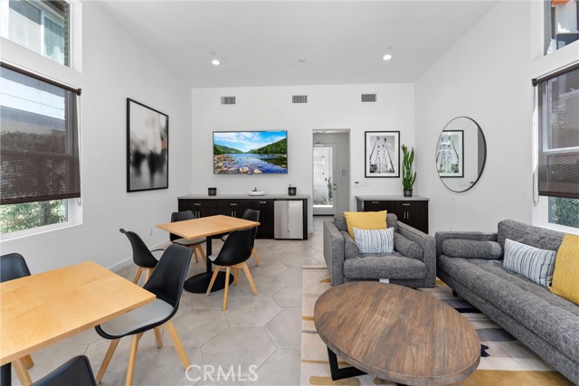 206 Alamo Court, Long Beach CA: https://media.crmls.org/medias/f533ebbb-7ce2-4a31-b08a-f23bee6dddf4.jpg