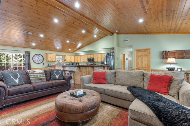 Detail Gallery Image 15 of 52 For 261 Crater Lake, Big Bear Lake,  CA 92315 - 3 Beds | 2 Baths