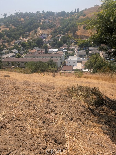 3104 Lincoln Park Avenue, Lincoln Heights CA: https://media.crmls.org/medias/f5353304-6930-4c21-9fed-53967d0bad38.jpg