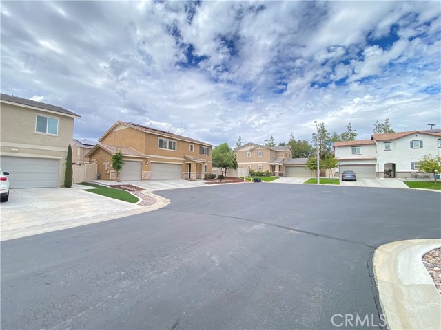10299 Kite Court, Moreno Valley CA: https://media.crmls.org/medias/f5362ee0-5794-4676-9025-c272a21358a6.jpg