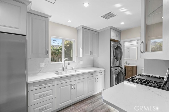 Detail Gallery Image 50 of 61 For 415 Birmingham Rd, Burbank,  CA 91504 - 4 Beds | 3/1 Baths