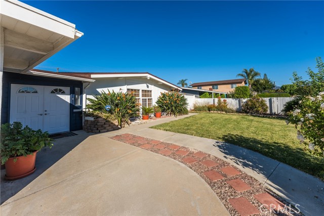 Detail Gallery Image 3 of 41 For 447 S Newton, Covina,  CA 91723 - 4 Beds | 2 Baths