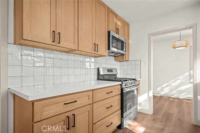 Detail Gallery Image 13 of 44 For 924 W Almond St, Compton,  CA 90220 - 3 Beds | 2 Baths