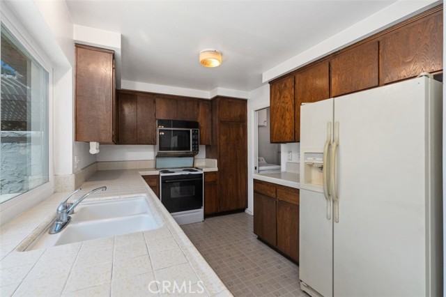 14276 Bolsa Chica Road, Westminster CA: https://media.crmls.org/medias/f537b600-026e-4db9-a190-d1a63b17e404.jpg