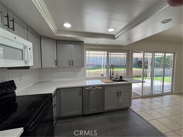 Detail Gallery Image 2 of 15 For 9840 Mcnicholl, Riverside,  CA 92503 - 4 Beds | 2 Baths