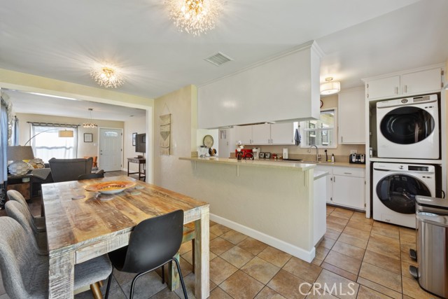 213 East 45th Street, Long Beach CA: https://media.crmls.org/medias/f5384c49-432d-4808-b4e8-eeee933213c0.jpg
