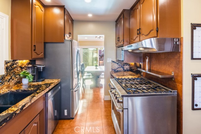 Detail Gallery Image 16 of 56 For 2425 Heather Ave, Long Beach,  CA 90815 - 3 Beds | 3 Baths