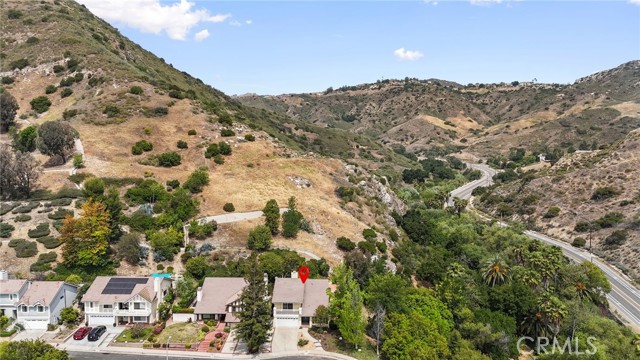 7169 Castle Peak Drive, West Hills CA: https://media.crmls.org/medias/f538b780-ab86-43b0-8280-315e5f87f16e.jpg