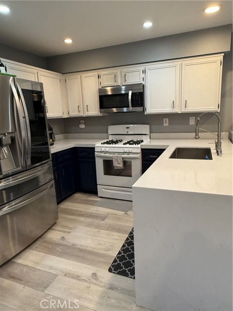 Detail Gallery Image 17 of 25 For 406 E Center, Anaheim,  CA 92805 - 3 Beds | 2/1 Baths