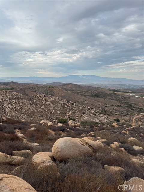 1 La Barranca Rd, Perris CA: https://media.crmls.org/medias/f539c8ea-49c9-4fd0-ac6a-975c1e221fab.jpg