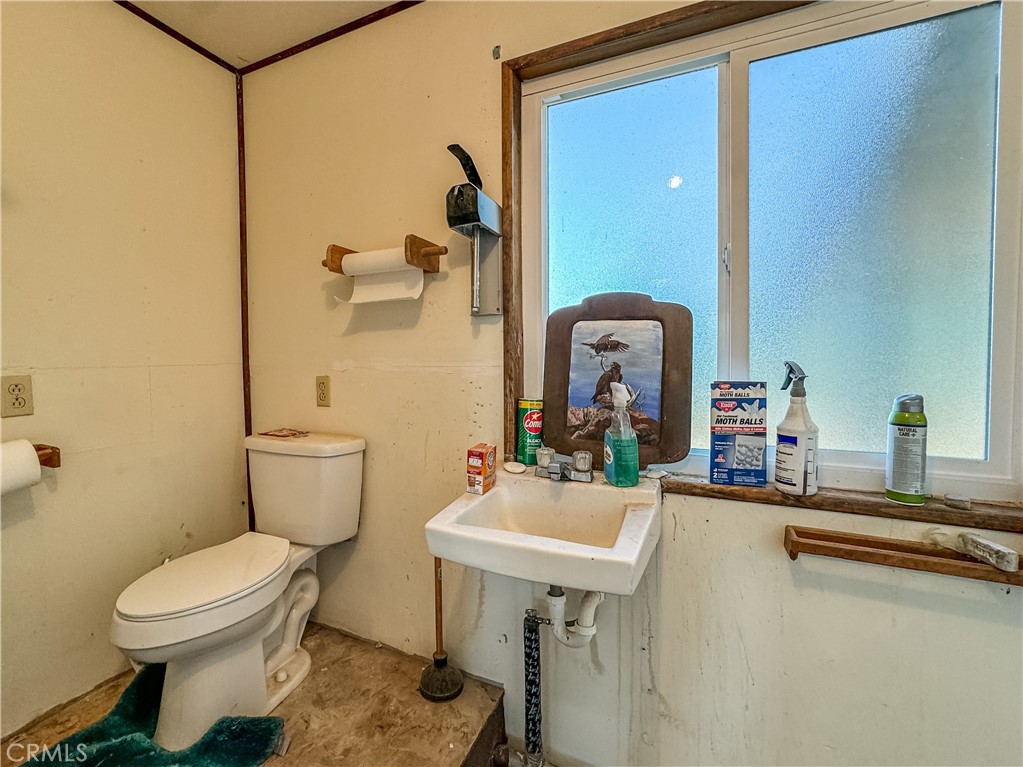https://media.crmls.org/medias/f53ba68f-86f1-4abc-b3ba-23206f412a3a.jpg?preset=X-Large