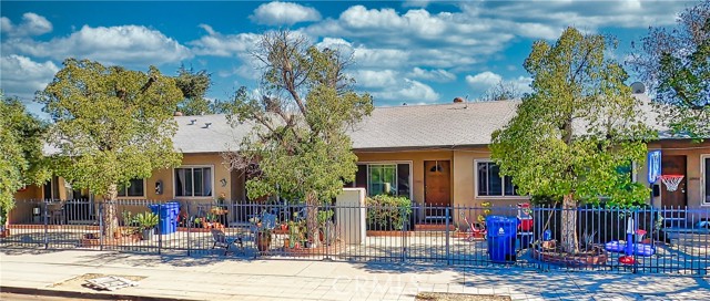 6944 Radford Avenue, North Hollywood CA: https://media.crmls.org/medias/f53c57d1-984b-4c96-b730-04b9098c6c6b.jpg