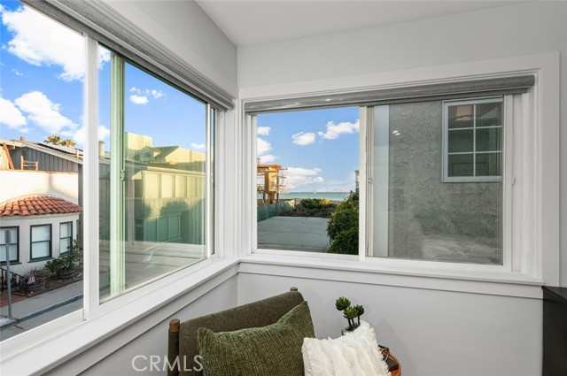 23 65th Place, Long Beach CA: https://media.crmls.org/medias/f53cec12-ac3b-40e7-a6f5-259e23e2881a.jpg