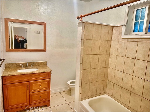 Detail Gallery Image 15 of 37 For 2129 30th W 30th, Los Angeles,  CA 90018 - 4 Beds | 1 Baths