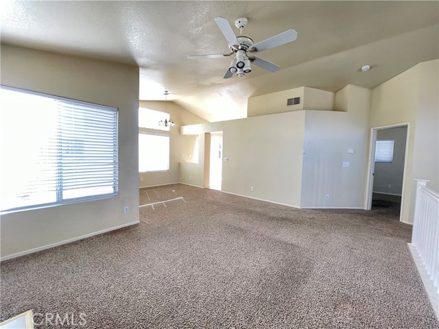 Detail Gallery Image 6 of 26 For 1942 Ivory Ave, Palmdale,  CA 93550 - 4 Beds | 2/1 Baths