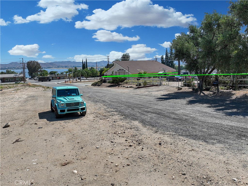 https://media.crmls.org/medias/f53db52b-aafe-4850-919e-987b95abc593.jpg?preset=X-Large