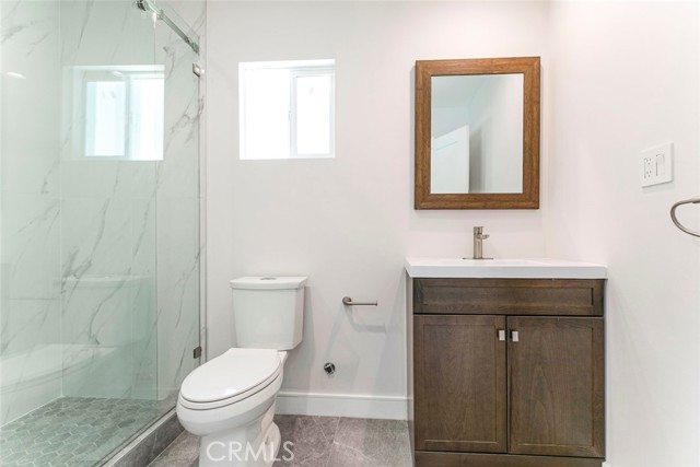 Detail Gallery Image 15 of 28 For 17646 Raymer St, Northridge,  CA 91325 - 3 Beds | 3 Baths