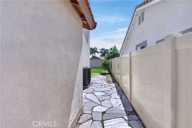 29115 Whitegate, Highland CA: https://media.crmls.org/medias/f53f21e5-648f-4d9f-ac9b-8f6ad9db503f.jpg