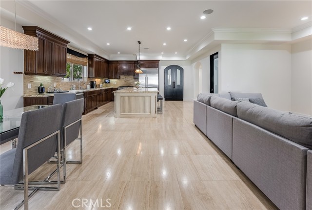 23123 Oxnard Street, Woodland Hills CA: https://media.crmls.org/medias/f53fac91-9d4e-4553-b820-050c96f0413d.jpg