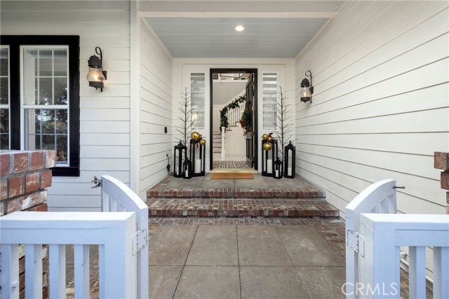 Detail Gallery Image 4 of 32 For 19531 Peninsula, Huntington Beach,  CA 92648 - 4 Beds | 3/1 Baths