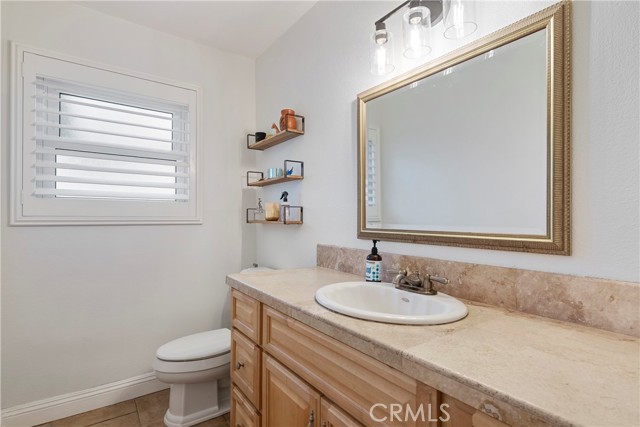25353 Gemini Ln, Lake Forest CA: https://media.crmls.org/medias/f53fd45e-c9b0-4e5f-86d2-6d09256cc30c.jpg