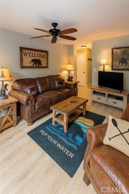 Detail Gallery Image 6 of 6 For 313 Canyon Crest, Lake Arrowhead,  CA 92352 - 3 Beds | 2 Baths