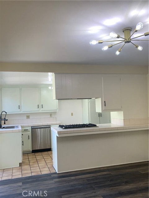 Detail Gallery Image 8 of 25 For 183 S Barbara Way, Anaheim,  CA 92806 - 4 Beds | 2 Baths