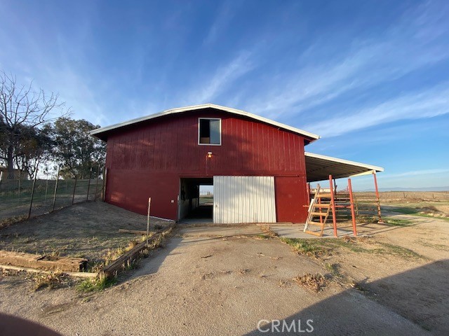 Image 3 of 6 For 15618 Porterville Highway