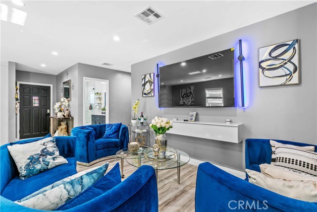 Detail Gallery Image 16 of 61 For 7700 Winnetka, Winnetka,  CA 91306 - 5 Beds | 3 Baths