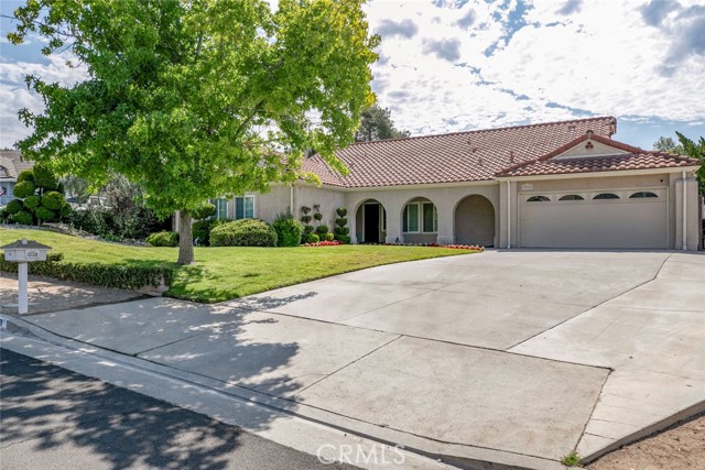 Detail Gallery Image 2 of 51 For 10928 Meseta Ave, Shadow Hills,  CA 91040 - 4 Beds | 3 Baths