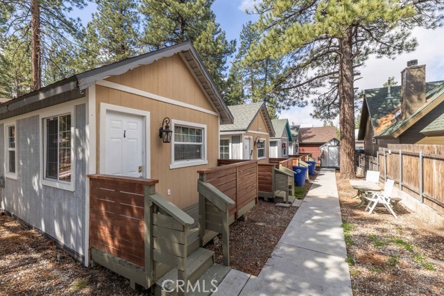 528 Cottage Lane, Big Bear Lake CA: https://media.crmls.org/medias/f541cd29-28c1-4dfe-9715-d3fa0e68e8f0.jpg