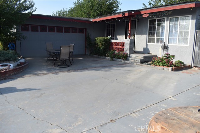 44221 4th E, Lancaster CA: https://media.crmls.org/medias/f541f86b-6d2e-46fc-a69d-12e21b06e2eb.jpg