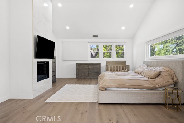 Detail Gallery Image 19 of 67 For 9514 Oakridge Pl, Chatsworth,  CA 91311 - 6 Beds | 6 Baths