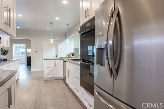 14734 Magnolia Boulevard photo 12