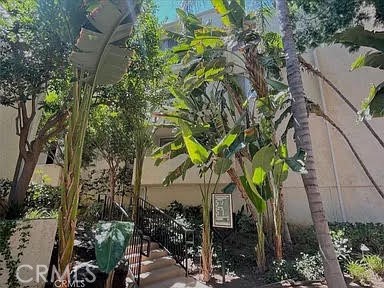 Detail Gallery Image 3 of 20 For 5325 Newcastle Ave #129,  Encino,  CA 91316 - 2 Beds | 2 Baths