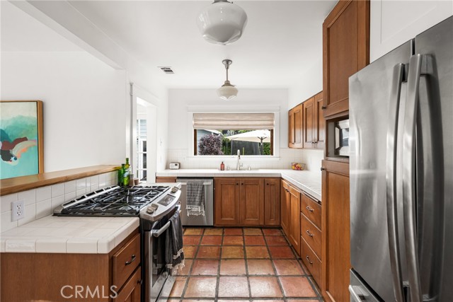 661 Grand Avenue, Long Beach CA: https://media.crmls.org/medias/f5434a71-7c87-4ffd-88fe-07241c605694.jpg