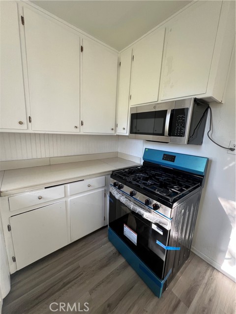 Detail Gallery Image 3 of 10 For 32942 Perret, Lake Elsinore,  CA 92530 - 2 Beds | 1 Baths