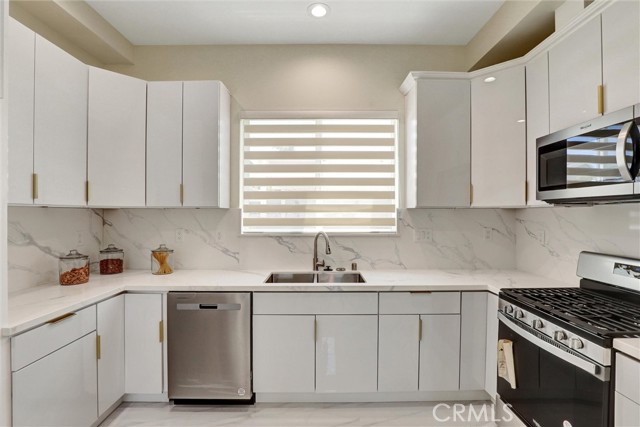 Detail Gallery Image 42 of 59 For 19002 Delaware St, Huntington Beach,  CA 92648 - 6 Beds | 5/1 Baths